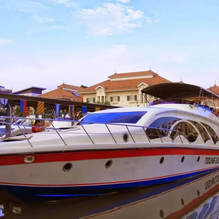 kapal-cepat-speedboat-marina-ancol.webp
